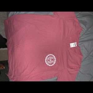 pink t shirt
